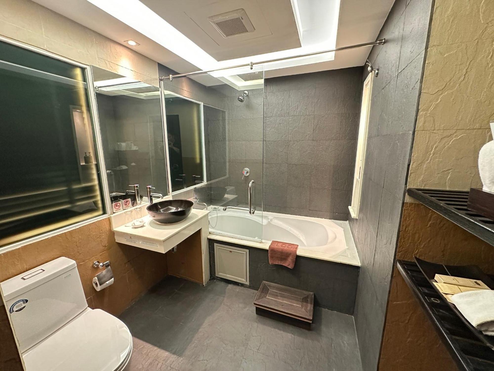 R-Mar Resort And Spa Patong, Phuket Екстериор снимка